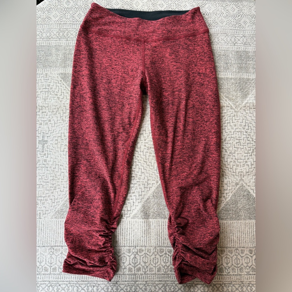 Beyond Yoga crop pant/tight/legging, size Large